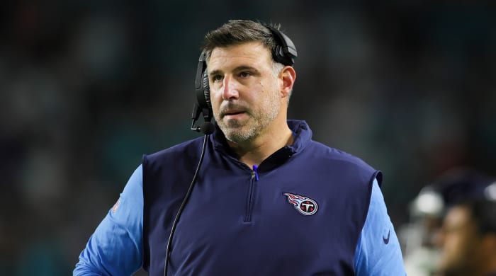Titans coach Mike Vrabel looks on against the Dolphins during the fourth quarter at Hard Rock Stadium.